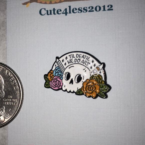 Till Death We Do Art Skull Halloween Pin Brooch - Picture 1 of 2